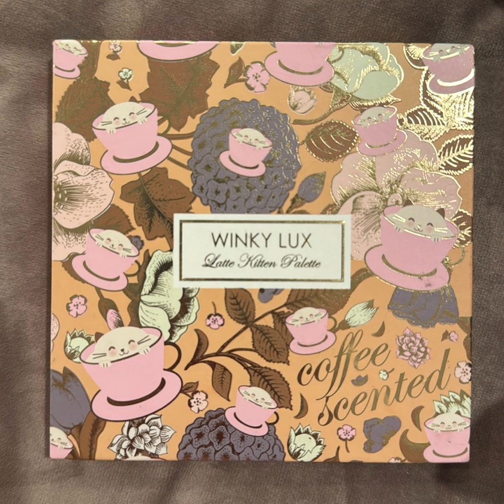 Winky lux eye shadow palette in latte